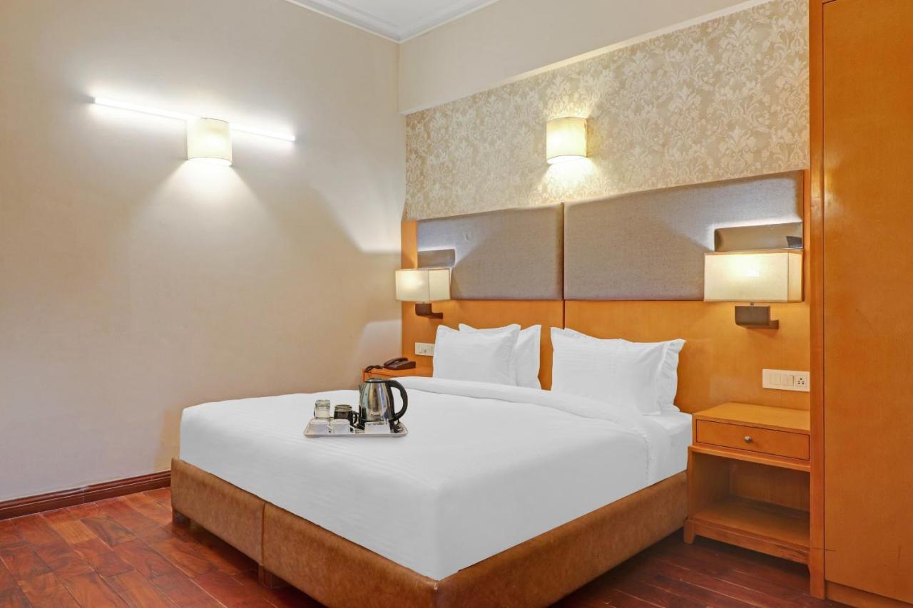 Oyo Townhouse 934 L'Elegant Hotel & Banquetby Ace Manor Ghaziabad Buitenkant foto