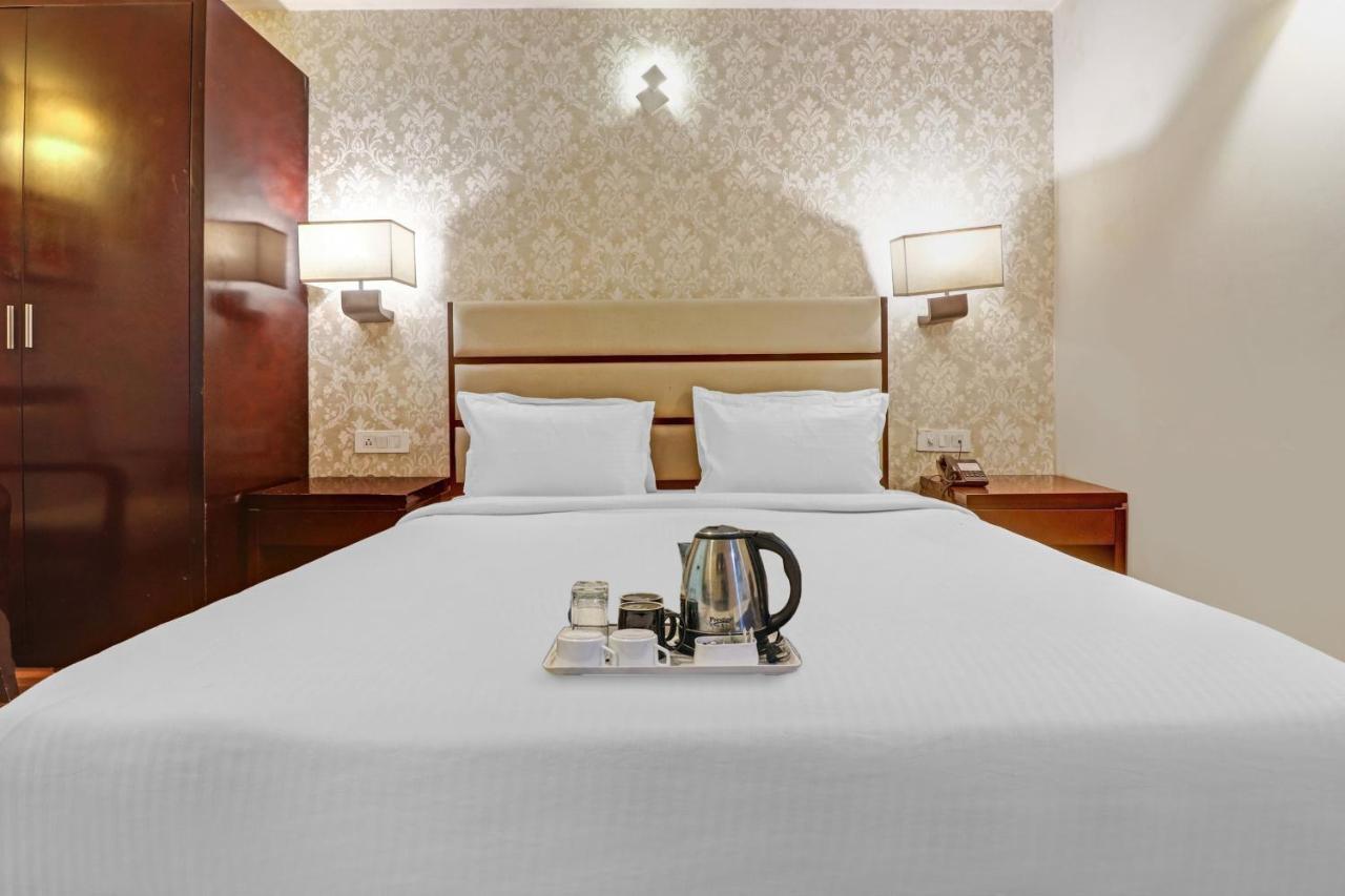 Oyo Townhouse 934 L'Elegant Hotel & Banquetby Ace Manor Ghaziabad Buitenkant foto